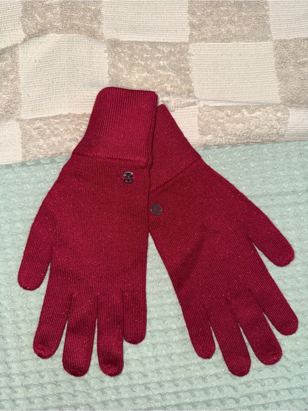 NWT Lululemon Warm Revelation Gloves *Shine size Small